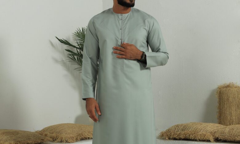 The Elegance and Versatility of Emirati Thobes